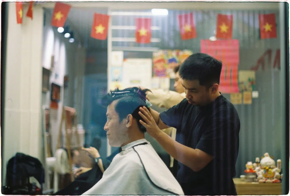 Tóc nhuộm nâu khói